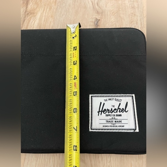 Herschel Anchor Sleeve Black - Picture 4 of 5